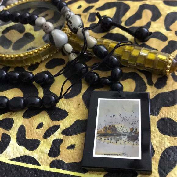 Adjustable bead necklace with picture pendant - Picture 3 of 4